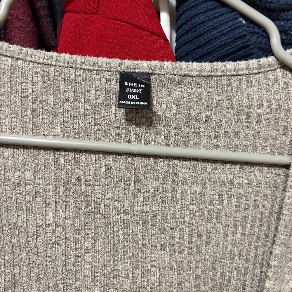 SHEIN Ribbed Knit Top - Picture 3 of 4